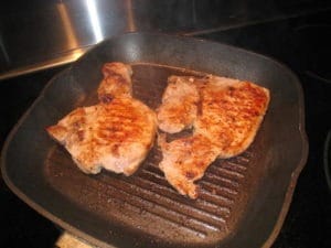 Food Travelist Pork Chops With Apples And Onions Grill Pan