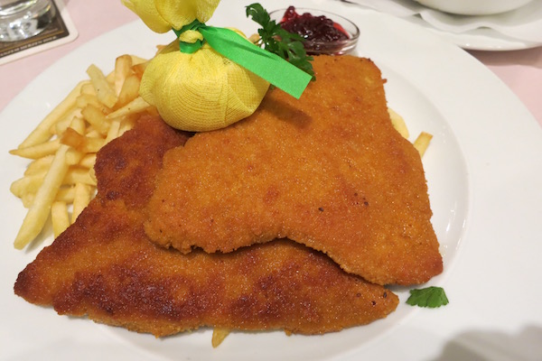 Weiner Schnitzel at Weinstube Kachelofen