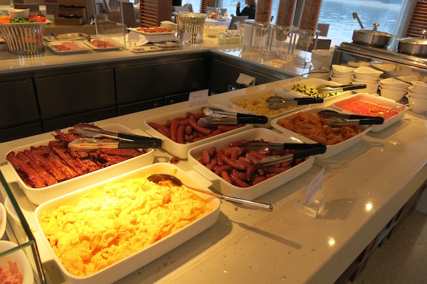 do viking cruises include breakfast