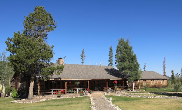 rawah-ranch-lodge-full-view