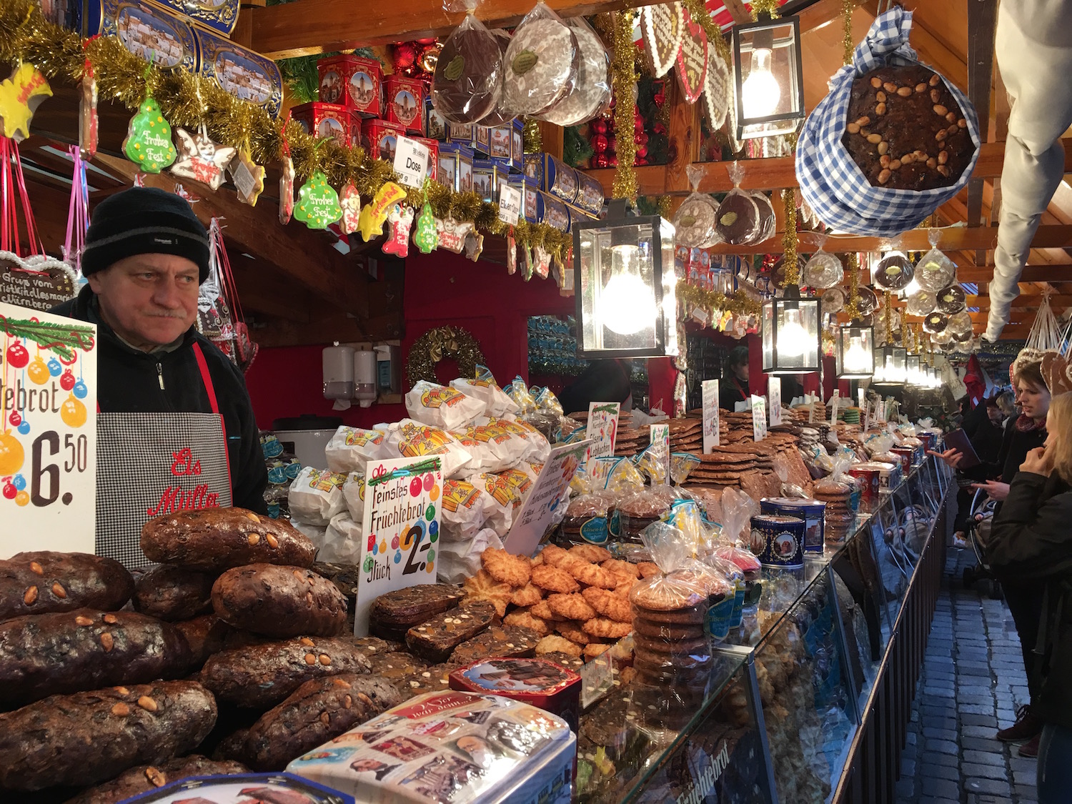 christmas-bakery-in-nuremberg-germany-food-travelist