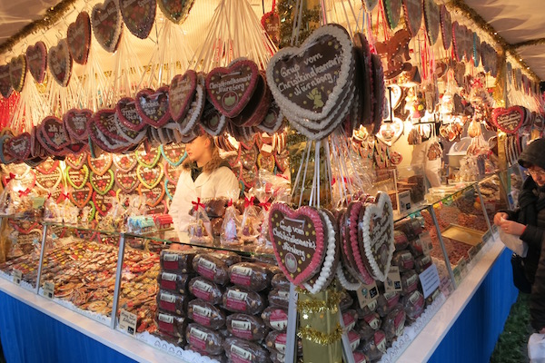 lebkuchen-hearts-at-the-nuremberg-christmas-market