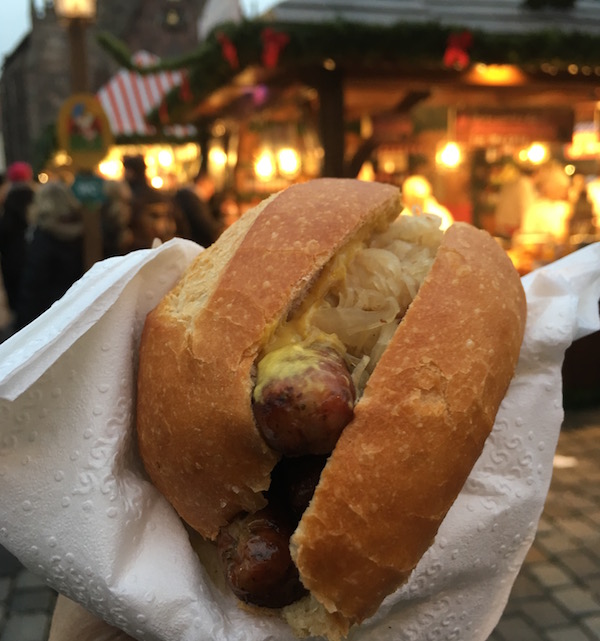 nuremberg-sausage-sandwich