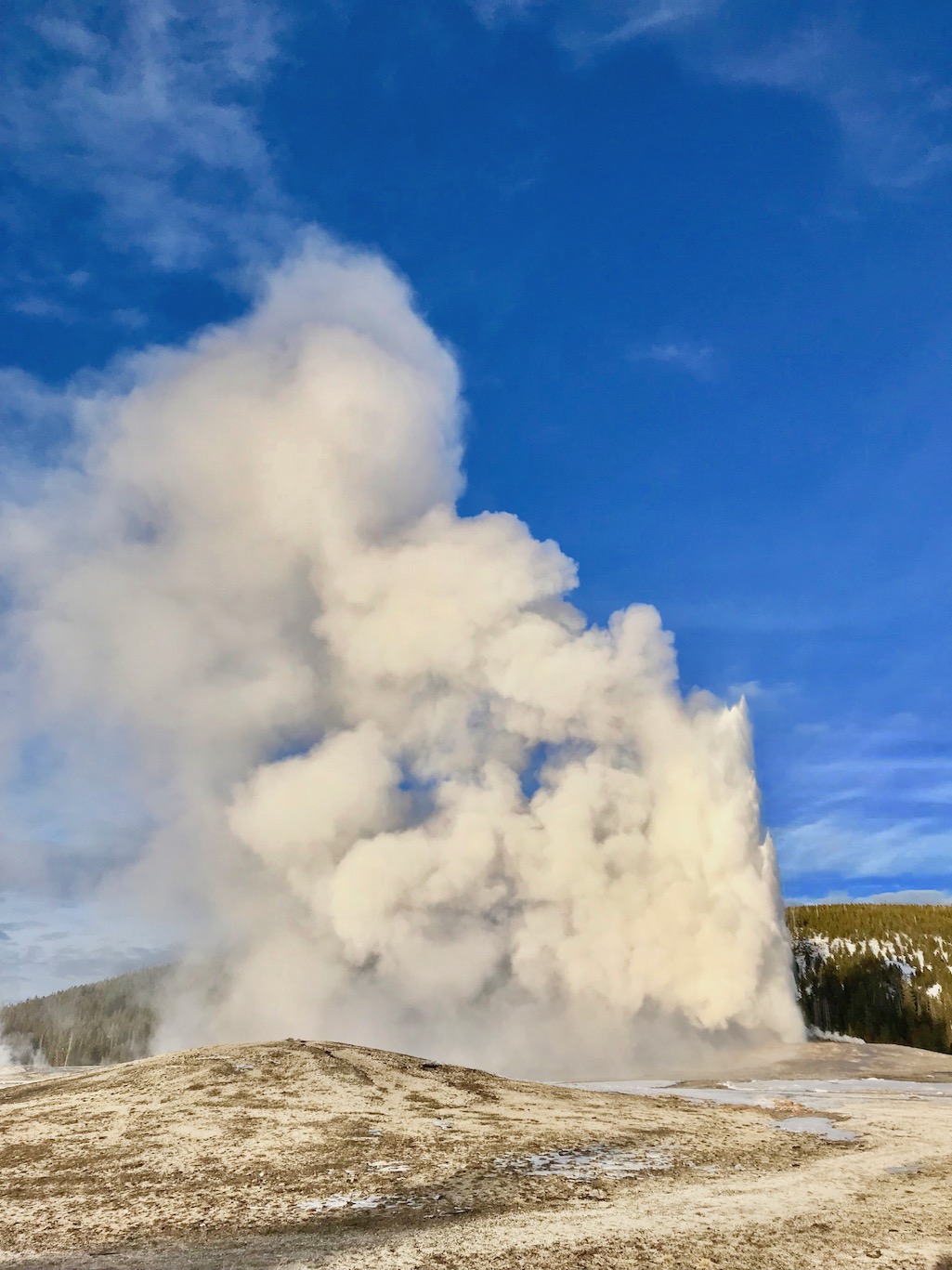 Winter Adventures In Unbelievably Beautiful Yellowstone ...