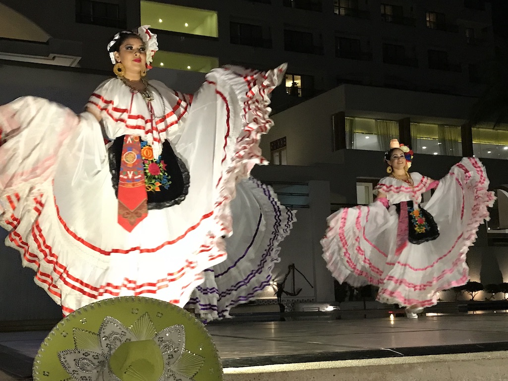 Dancers at Marquis Los Cabos