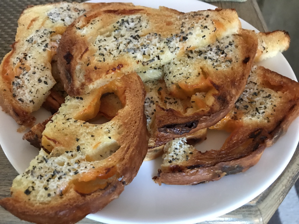 Cheesy Garlic Bread with Mars Cheese Castle Bread