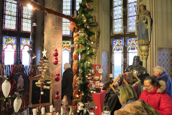 Distinctive Shopping at Hohenzollern Castle Christmas Market
