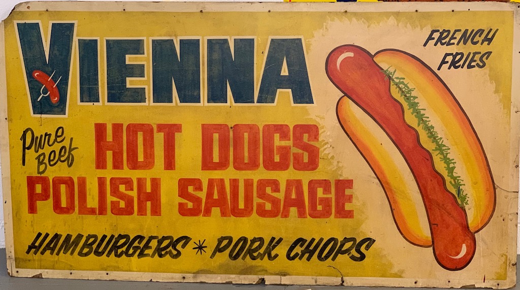 DIFFERENCE BETWEEN FRANKFURTERS, SAUSAGES & VIENNA HOT DOGS