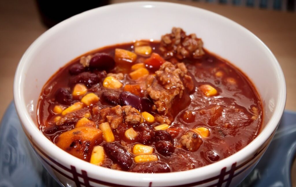 Easy Chili Recipe To Make For Vegetarians Or Carnivores - You Choose!