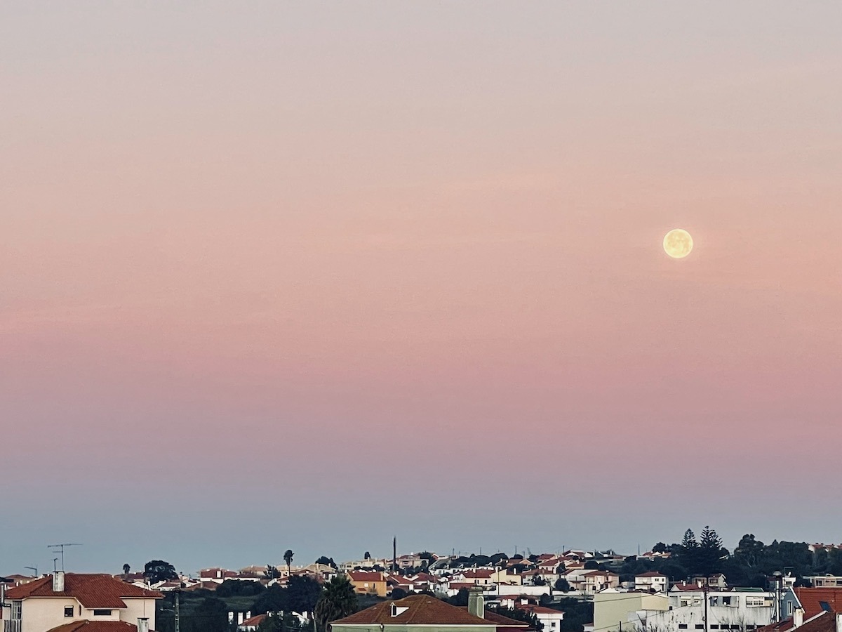 Moonrise in Estoril