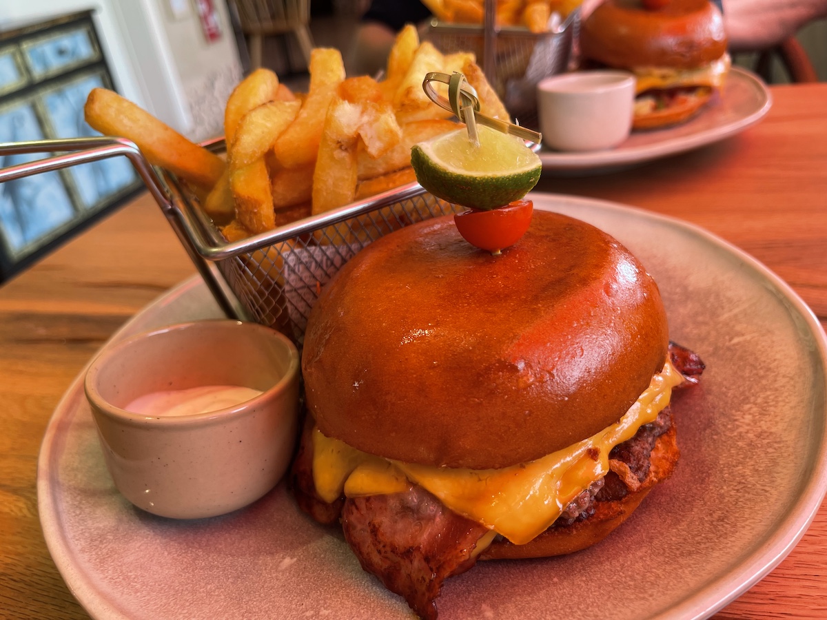 Cheeseburger at Miami Miami